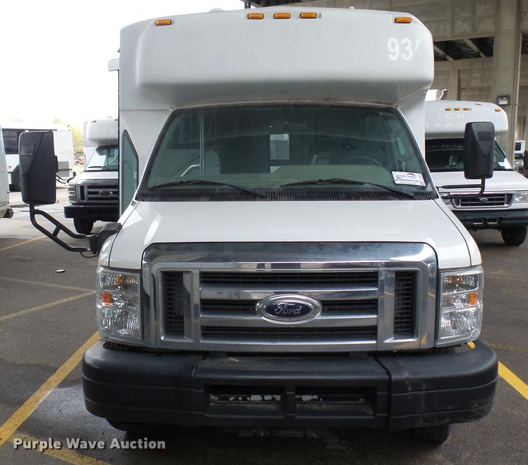 image for item L2396 2009 Ford E450 Super Duty shuttle bus
