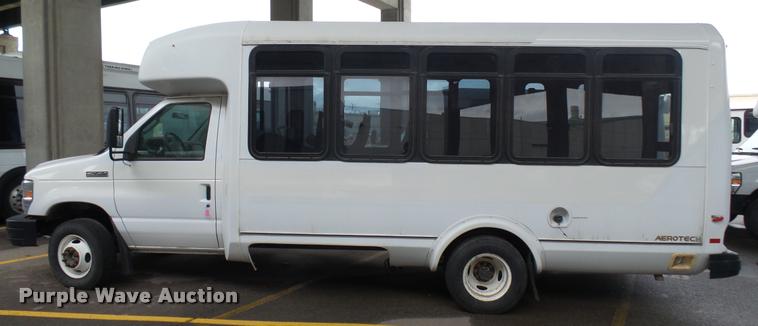 image for item L2396 2009 Ford E450 Super Duty shuttle bus