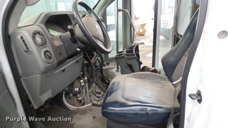 image for item L2396 2009 Ford E450 Super Duty shuttle bus