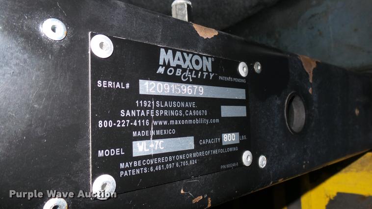 image for item L2396 2009 Ford E450 Super Duty shuttle bus