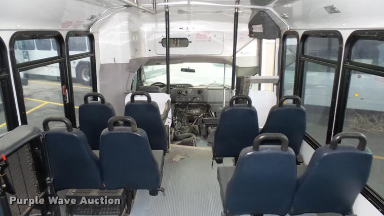 image for item L2396 2009 Ford E450 Super Duty shuttle bus