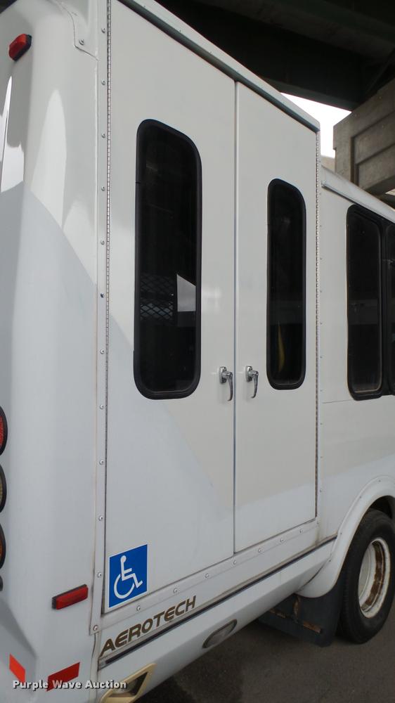 image for item L2396 2009 Ford E450 Super Duty shuttle bus