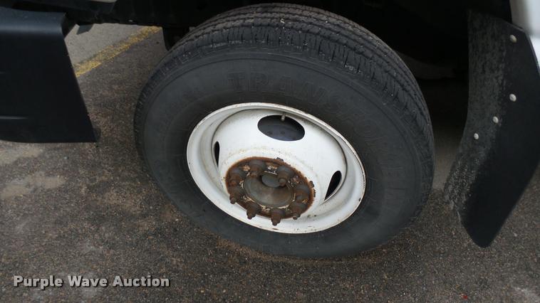 image for item L2396 2009 Ford E450 Super Duty shuttle bus