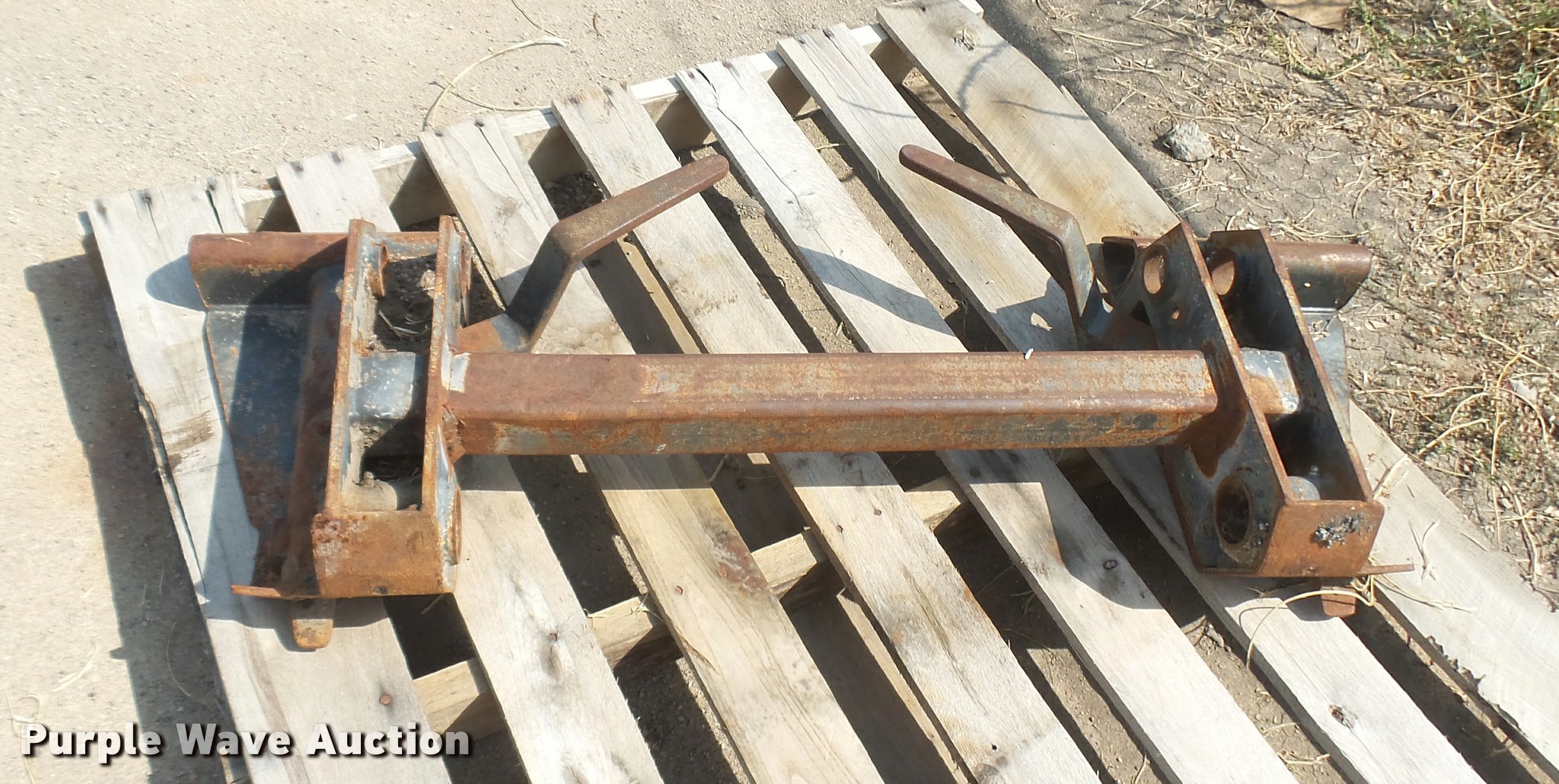 Bobcat quick coupler in Wichita, KS Item DL9913 sold Purple Wave