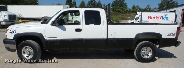 image for item BZ9543 2006 Chevrolet Silverado 2500HD Ext. Cab pickup truck