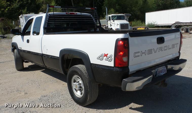 image for item BZ9543 2006 Chevrolet Silverado 2500HD Ext. Cab pickup truck