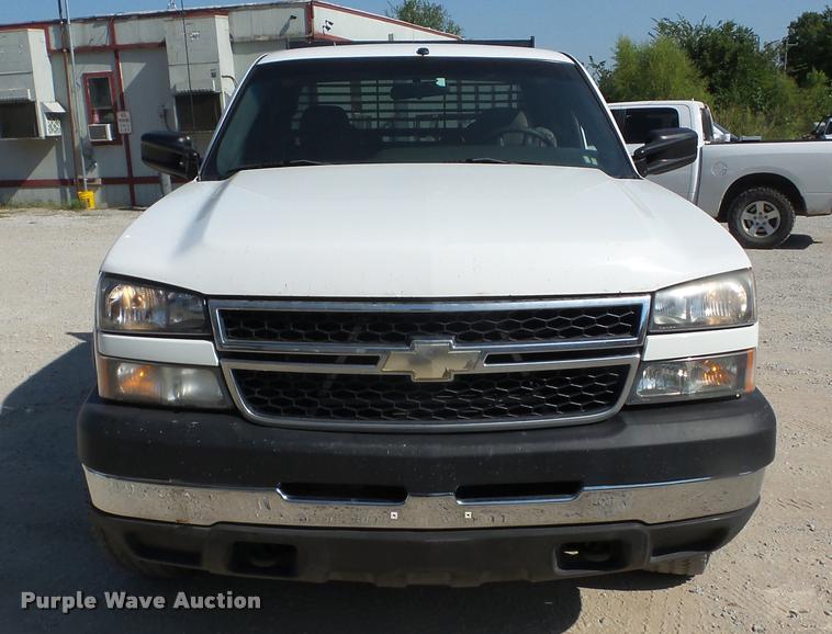 image for item BZ9543 2006 Chevrolet Silverado 2500HD Ext. Cab pickup truck