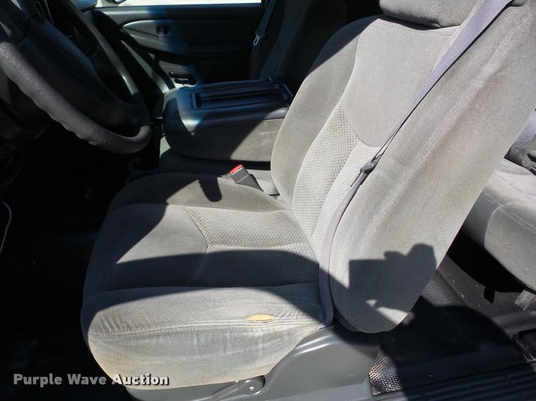 image for item BZ9543 2006 Chevrolet Silverado 2500HD Ext. Cab pickup truck