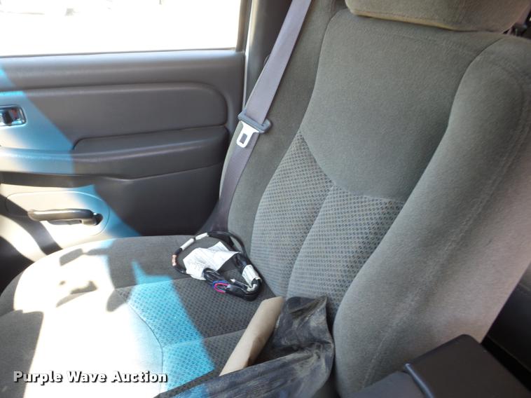 image for item BZ9543 2006 Chevrolet Silverado 2500HD Ext. Cab pickup truck