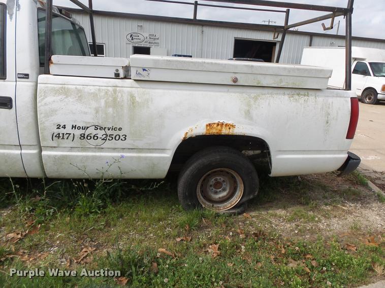 image for item DA2737 1995 GMC Sierra 1500 pickup truck