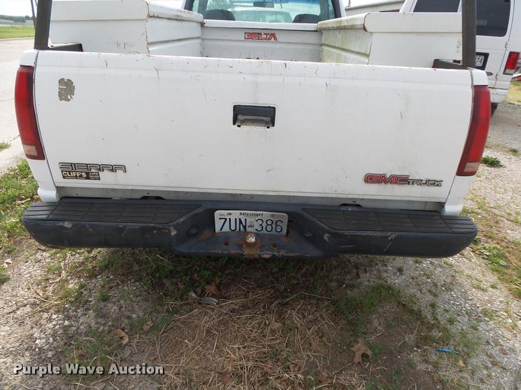 image for item DA2737 1995 GMC Sierra 1500 pickup truck