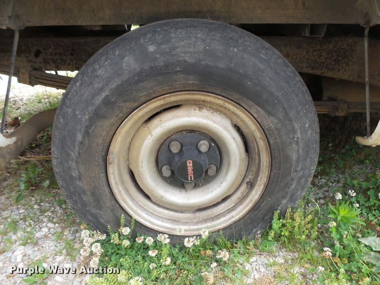 image for item DA2737 1995 GMC Sierra 1500 pickup truck