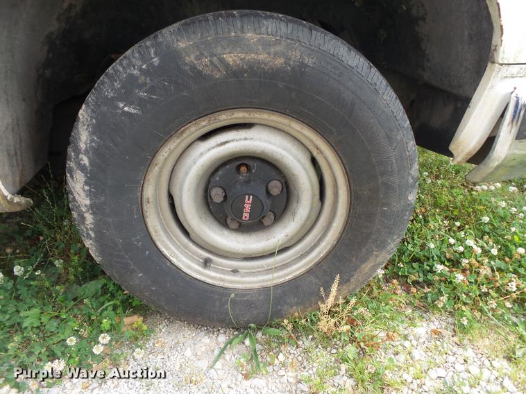 image for item DA2737 1995 GMC Sierra 1500 pickup truck