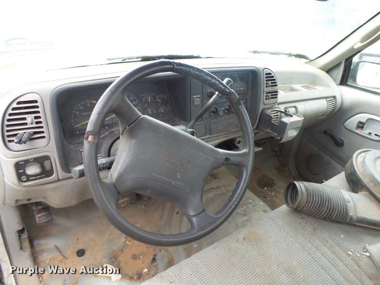 image for item DA2737 1995 GMC Sierra 1500 pickup truck