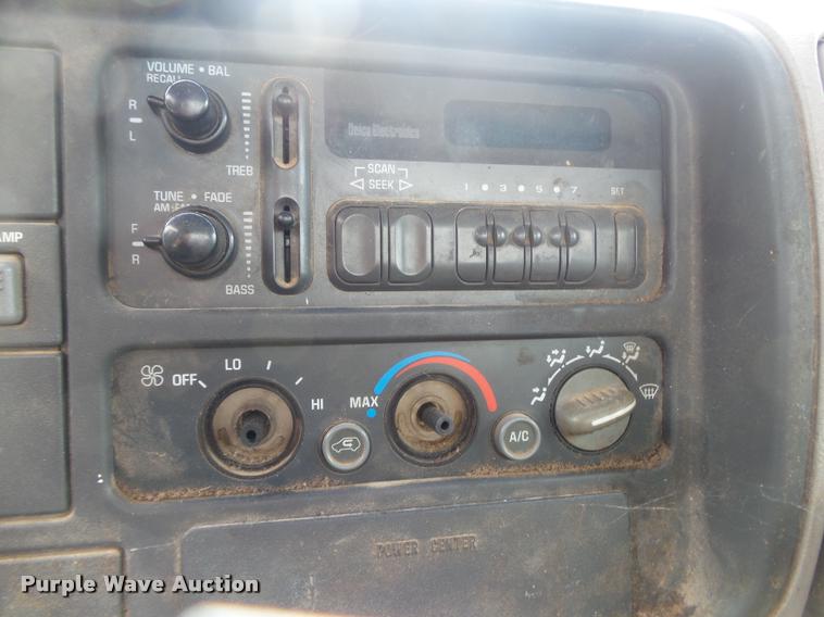 image for item DA2737 1995 GMC Sierra 1500 pickup truck