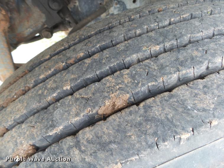 image for item DA2738 1990 International 4700 dump truck