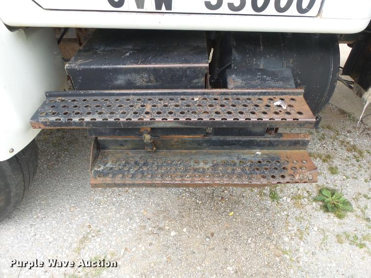 image for item DA2738 1990 International 4700 dump truck