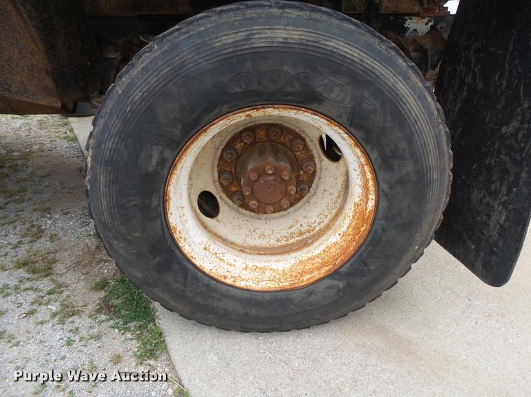 image for item DA2738 1990 International 4700 dump truck