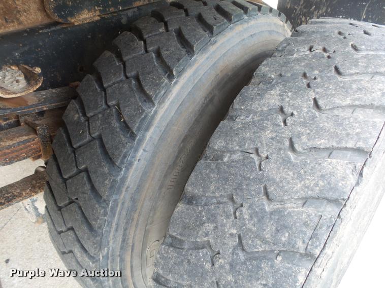 image for item DA2738 1990 International 4700 dump truck