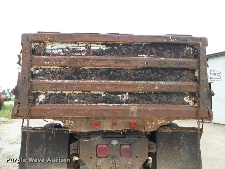 image for item DA2738 1990 International 4700 dump truck
