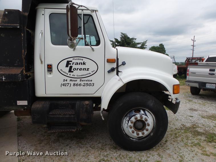 image for item DA2738 1990 International 4700 dump truck