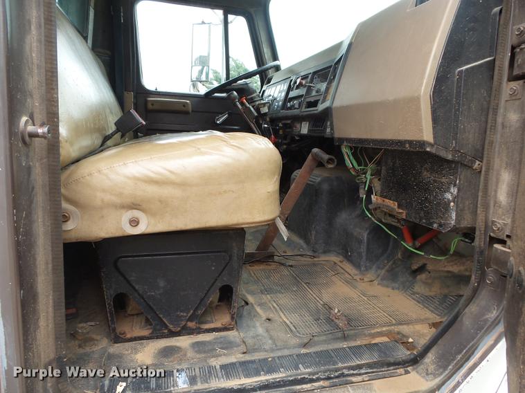 image for item DA2738 1990 International 4700 dump truck