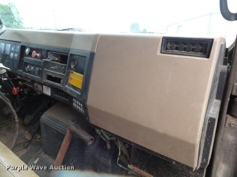 image for item DA2738 1990 International 4700 dump truck