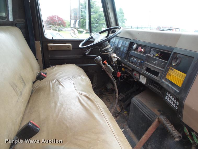 image for item DA2738 1990 International 4700 dump truck