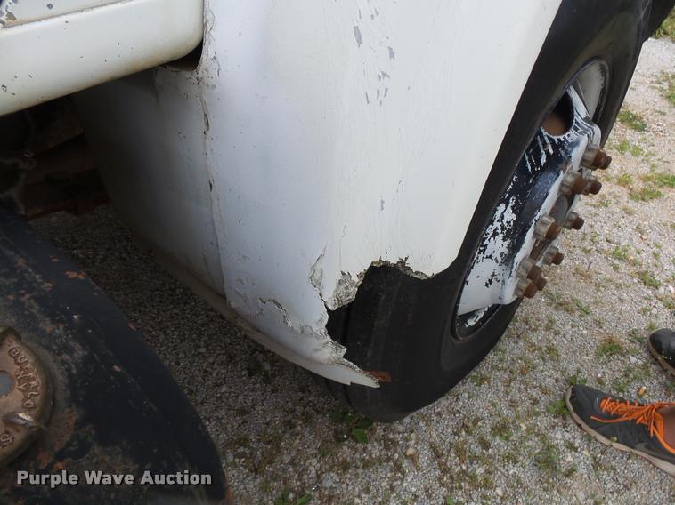 image for item DA2738 1990 International 4700 dump truck