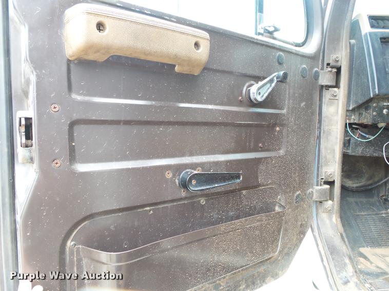 image for item DA2738 1990 International 4700 dump truck