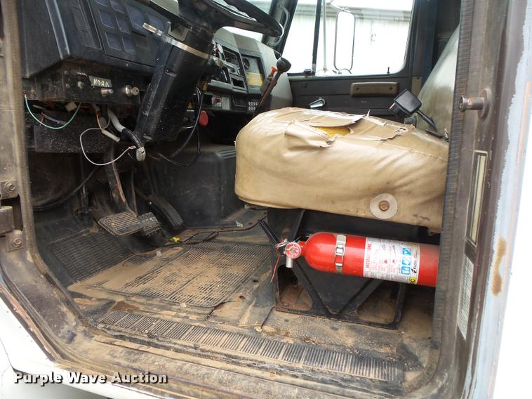 image for item DA2738 1990 International 4700 dump truck