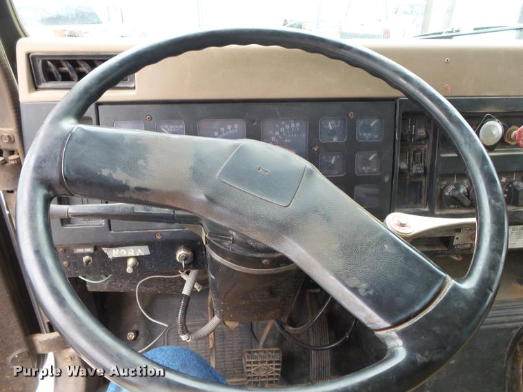 image for item DA2738 1990 International 4700 dump truck