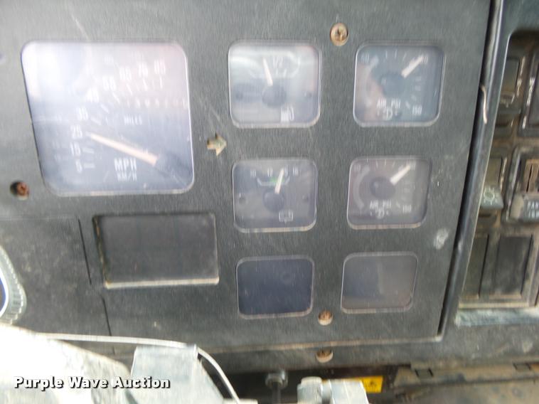 image for item DA2738 1990 International 4700 dump truck