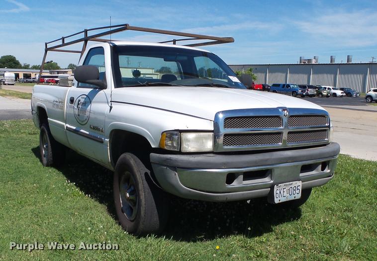 image for item DA2741 2000 Dodge Ram 1500 pickup truck