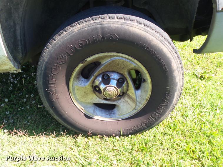 image for item DA2741 2000 Dodge Ram 1500 pickup truck