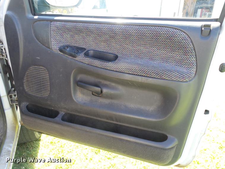 image for item DA2741 2000 Dodge Ram 1500 pickup truck