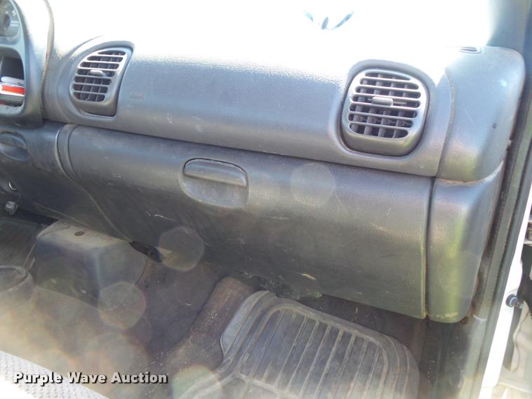 image for item DA2741 2000 Dodge Ram 1500 pickup truck