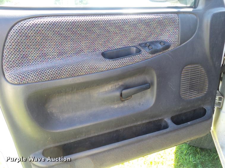 image for item DA2741 2000 Dodge Ram 1500 pickup truck