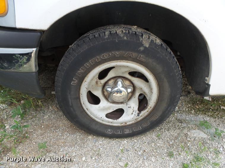 image for item DA2743 2001 Ford F150 pickup truck