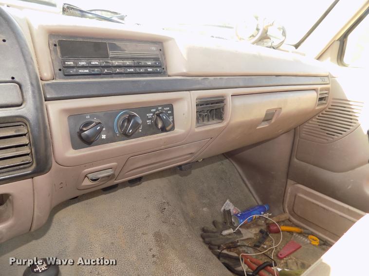 image for item DA3118 1996 Ford F150 pickup truck