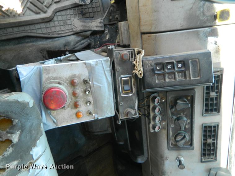 image for item DB1128 1994 Freightliner FL80 refuse truck