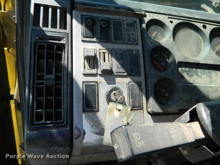 image for item DB1128 1994 Freightliner FL80 refuse truck