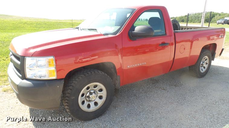 image for item DB3438 2013 Chevrolet Silverado 1500 pickup truck