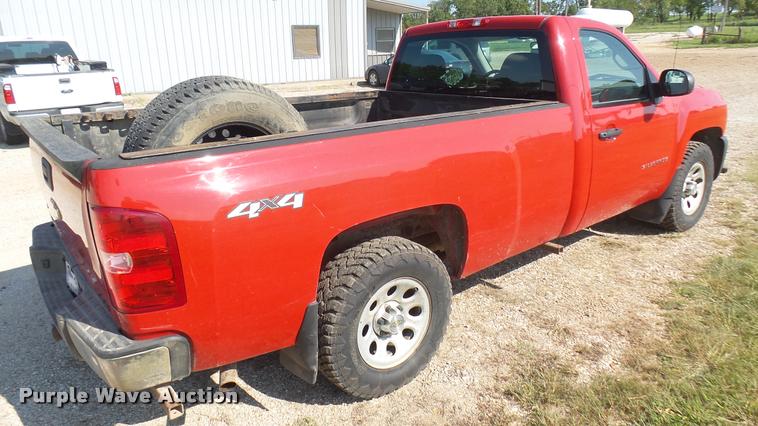 image for item DB3438 2013 Chevrolet Silverado 1500 pickup truck