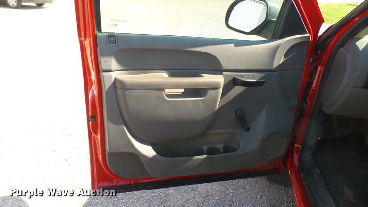 image for item DB3438 2013 Chevrolet Silverado 1500 pickup truck