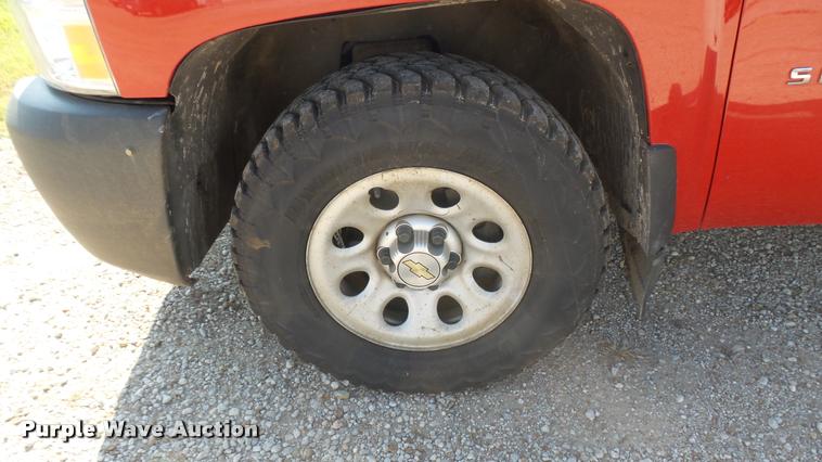 image for item DB3438 2013 Chevrolet Silverado 1500 pickup truck