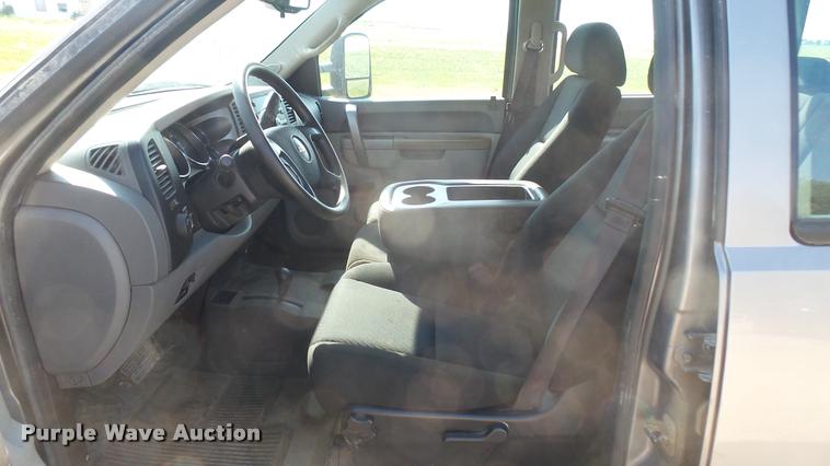 image for item DB3439 2014 Chevrolet Silverado 2500HD Crew Cab pickup truck