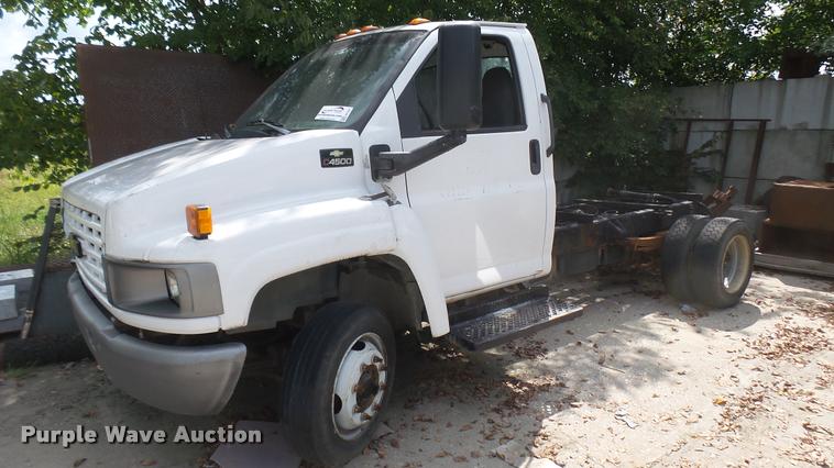 image for item DB3441 2003 GMC C4500 truck cab and chassis