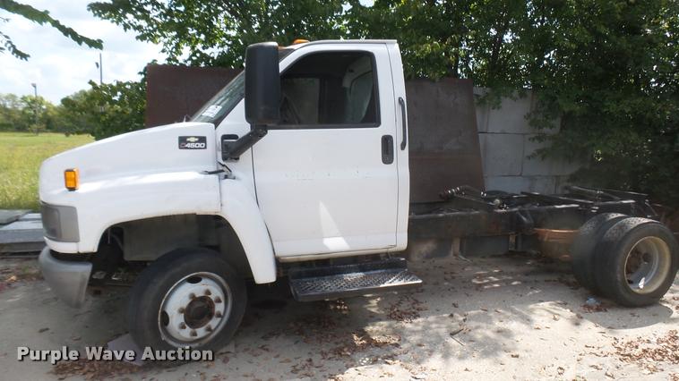 image for item DB3441 2003 GMC C4500 truck cab and chassis
