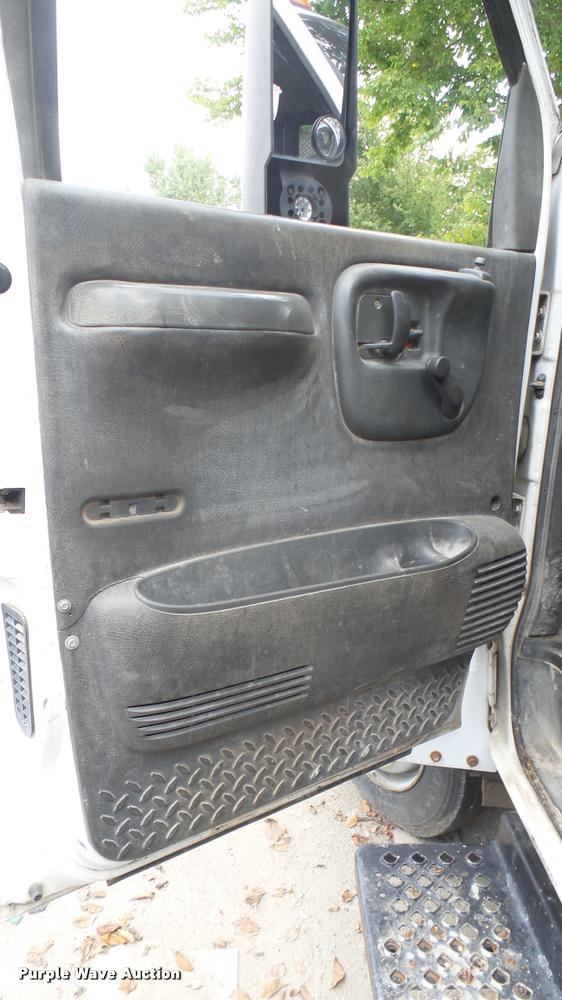 image for item DB3441 2003 GMC C4500 truck cab and chassis